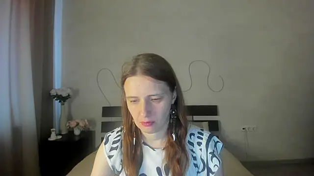 Snapshot of Kathrine-Meyer chatting on June 16, 1:05 am Kathrine-Meyer online show from June 16, 1:05 am