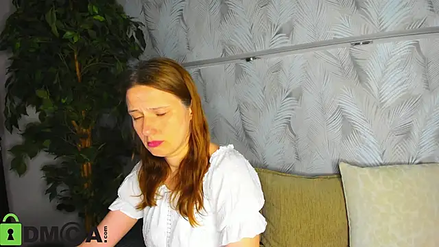 Snapshot of Kathrine-Meyer chatting on June 10, 1:07 am Kathrine-Meyer online show from June 10, 1:07 am