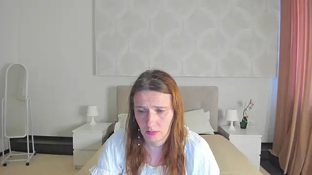 Snapshot of Kathrine-Meyer chatting on June 20, 1:10 am Kathrine-Meyer online show from June 20, 1:10 am
