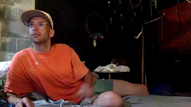 Snapshot of thierrybae chatting on July 15, 8:32 am thierrybae online show from July 15, 8:32 am