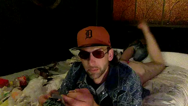 Snapshot of thierrybae chatting on June 20, 6:18 am thierrybae online show from June 20, 6:18 am