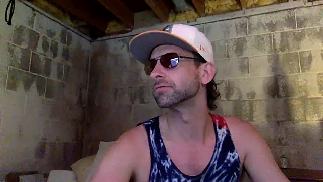 Snapshot of thierrybae chatting on June 15, 3:23 pm thierrybae online show from June 15, 3:23 pm