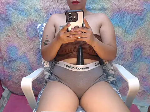 Snapshot of Horny_Pussy26 chatting on July 16, 11:57 pm Horny Pussy26 online show from July 16, 11:57 pm