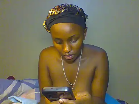 Snapshot of Sexie_bobbies chatting on June 25, 8:14 pm Sexie bobbies online show from June 25, 8:14 pm