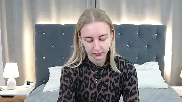 Snapshot of LirienVexx chatting on June 27, 4:07 am LirienVexx online show from June 27, 4:07 am