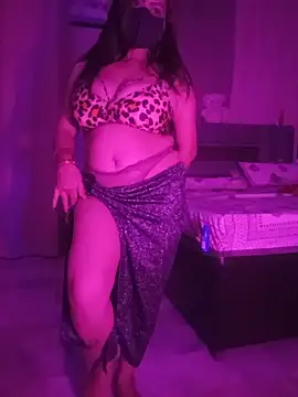 Snapshot of Yours_Stepmom chatting on June 18, 6:02 pm Yours Stepmom online show from June 18, 6:02 pm