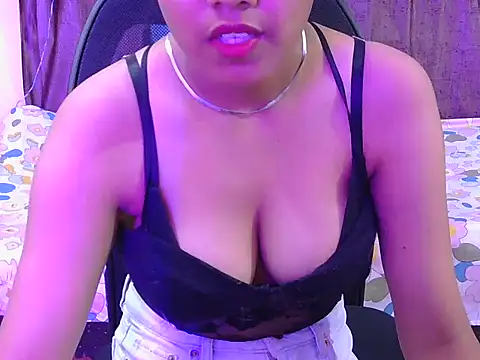 Snapshot of hot-ayra chatting on June 21, 4:40 am hot-ayra online show from June 21, 4:40 am