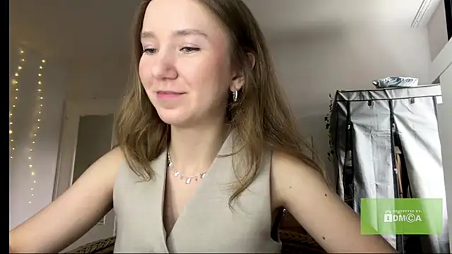 Snapshot of smalllisa chatting on July 18, 4:37 pm smalllisa online show from July 18, 4:37 pm