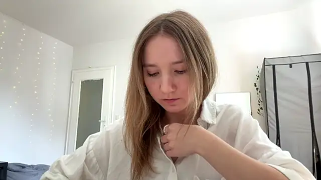 Snapshot of smalllisa chatting on June 10, 2:18 pm smalllisa online show from June 10, 2:18 pm