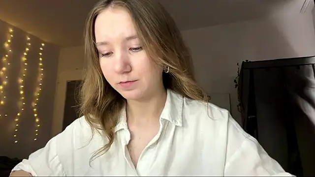 Snapshot of smalllisa chatting on June 19, 6:14 pm smalllisa online show from June 19, 6:14 pm