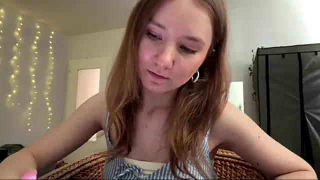 Snapshot of smalllisa chatting on June 20, 4:12 pm smalllisa online show from June 20, 4:12 pm
