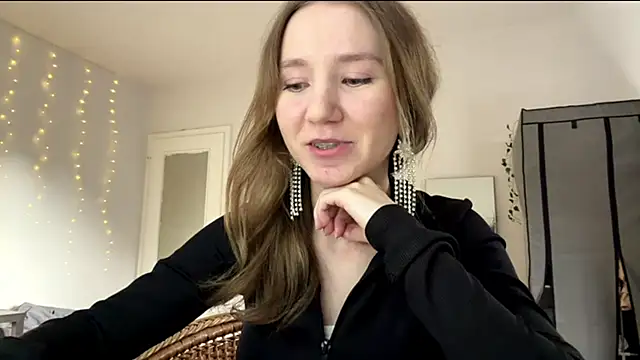 Snapshot of smalllisa chatting on June 12, 6:05 pm smalllisa online show from June 12, 6:05 pm