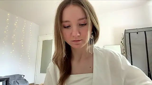 Snapshot of smalllisa chatting on June 6, 2:11 pm smalllisa online show from June 6, 2:11 pm
