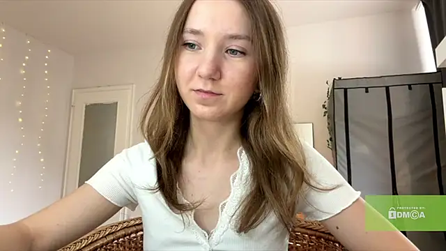 Snapshot of smalllisa chatting on June 30, 3:45 pm smalllisa online show from June 30, 3:45 pm