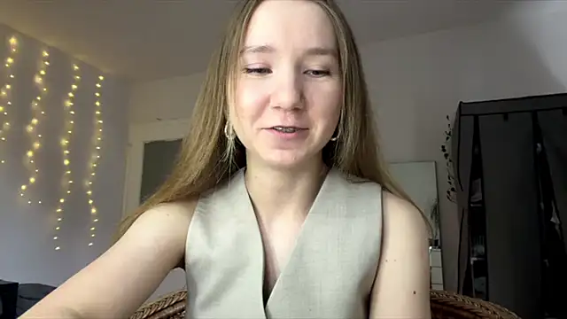 Snapshot of smalllisa chatting on June 11, 6:16 pm smalllisa online show from June 11, 6:16 pm