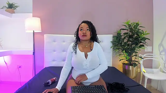 Snapshot of liahglow chatting on July 6, 12:45 pm liahglow online show from July 6, 12:45 pm