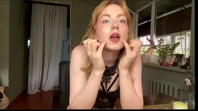 Snapshot of LollyAngel chatting on July 10, 4:40 pm LollyAngel online show from July 10, 4:40 pm