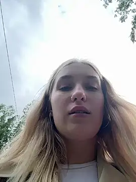 Snapshot of Polly_Pop chatting on June 24, 4:16 pm Polly Pop online show from June 24, 4:16 pm