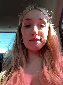 Snapshot of Polly_Pop chatting on June 19, 12:44 pm Polly Pop online show from June 19, 12:44 pm