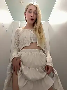 Snapshot of Polly_Pop chatting on June 28, 3:51 pm Polly Pop online show from June 28, 3:51 pm