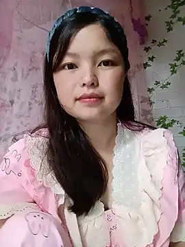 Snapshot of Linna-bae chatting on July 1, 9:20 am Linna-bae online show from July 1, 9:20 am