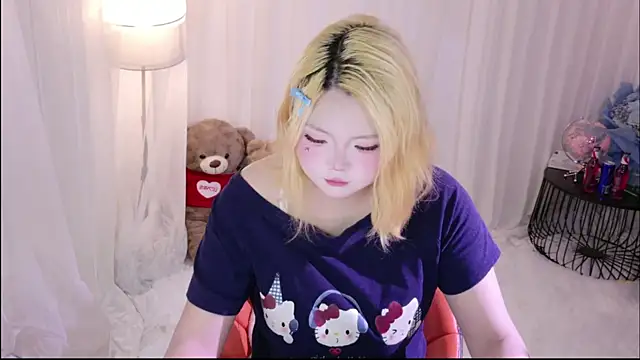 Snapshot of YaMi-11 chatting on June 13, 7:06 am YaMi-11 online show from June 13, 7:06 am