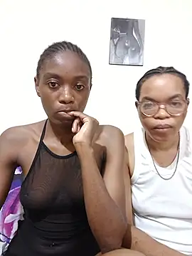 Snapshot of Sweet-Hennessy chatting on July 16, 11:24 pm Sweet-Hennessy online show from July 16, 11:24 pm