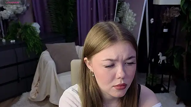 Snapshot of Lina_deels chatting on June 21, 6:57 pm Lina deels online show from June 21, 6:57 pm