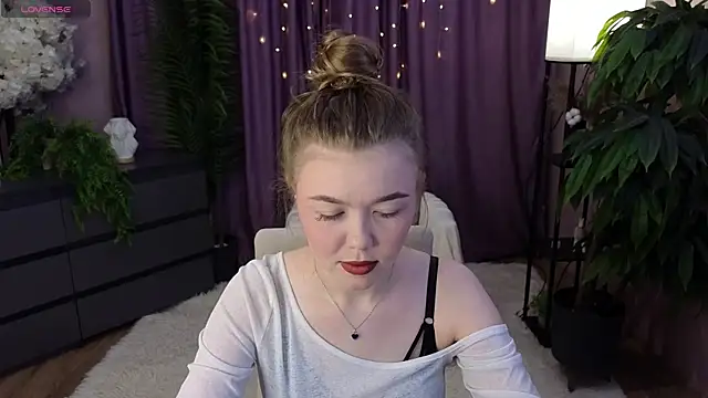 Snapshot of Lina_deels chatting on June 25, 7:30 pm Lina deels online show from June 25, 7:30 pm