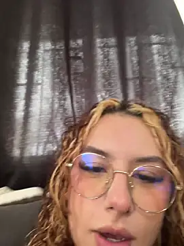 Snapshot of Joyce-fire chatting on June 17, 7:13 pm Joyce-fire online show from June 17, 7:13 pm
