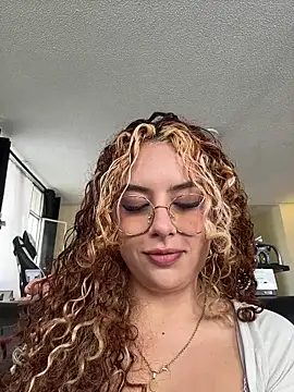 Snapshot of Joyce-fire chatting on June 6, 7:19 pm Joyce-fire online show from June 6, 7:19 pm