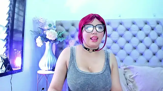 NaomiWhite  online show from July 8, 9:37 pm