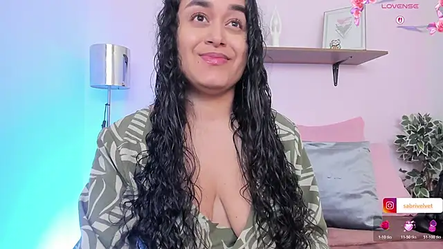 Snapshot of SabriVelvet chatting on June 8, 11:33 am SabriVelvet online show from June 8, 11:33 am