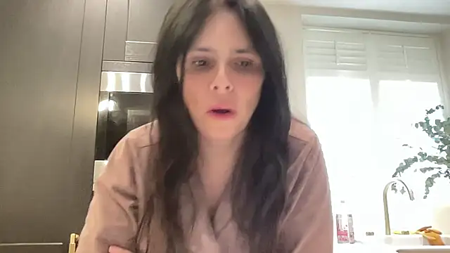 Snapshot of JadeLucy chatting on June 11, 7:16 am JadeLucy online show from June 11, 7:16 am
