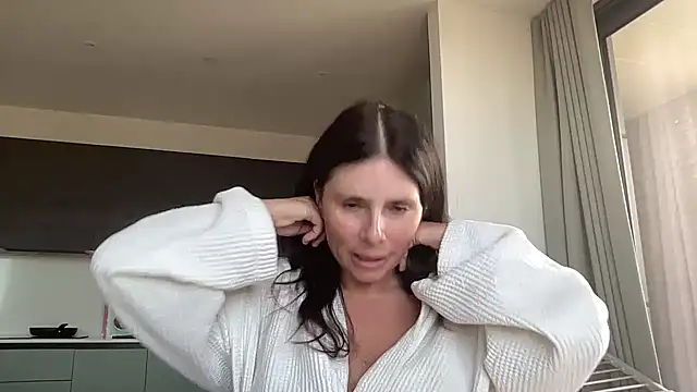 Snapshot of JadeLucy chatting on July 7, 6:47 am JadeLucy online show from July 7, 6:47 am