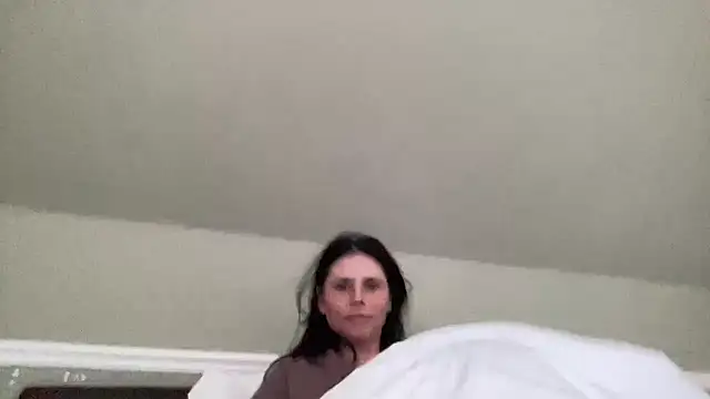 Snapshot of JadeLucy chatting on June 17, 6:46 am JadeLucy online show from June 17, 6:46 am