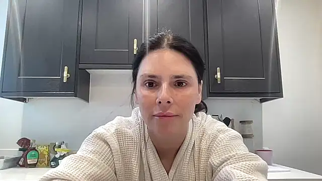 Snapshot of JadeLucy chatting on June 7, 7:35 am JadeLucy online show from June 7, 7:35 am