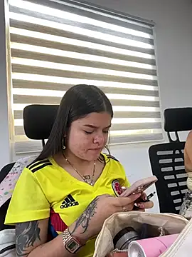Snapshot of Camila_Duarte_2 chatting on July 3, 1:50 pm Camila Duarte 2 online show from July 3, 1:50 pm