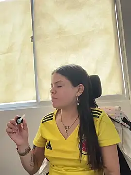 Snapshot of Camila_Duarte_2 chatting on June 17, 1:21 pm Camila Duarte 2 online show from June 17, 1:21 pm