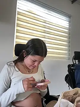Snapshot of Camila_Duarte_2 chatting on June 30, 1:22 pm Camila Duarte 2 online show from June 30, 1:22 pm