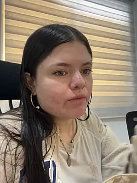 Snapshot of Camila_Duarte_2 chatting on July 2, 1:28 pm Camila Duarte 2 online show from July 2, 1:28 pm