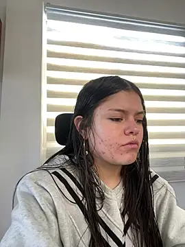 Snapshot of Camila_Duarte_2 chatting on June 25, 1:49 pm Camila Duarte 2 online show from June 25, 1:49 pm