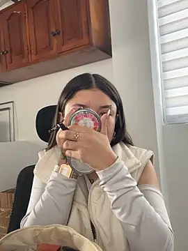 Snapshot of Camila_Duarte_2 chatting on June 9, 1:23 pm Camila Duarte 2 online show from June 9, 1:23 pm