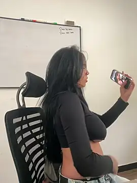 Snapshot of Sara_fernandez- chatting on June 30, 3:45 pm Sara fernandez- online show from June 30, 3:45 pm