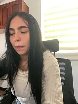 Snapshot of Sara_fernandez- chatting on July 6, 2:13 pm Sara fernandez- online show from July 6, 2:13 pm