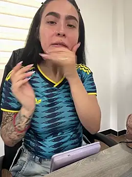 Snapshot of Sara_fernandez- chatting on June 17, 2:27 pm Sara fernandez- online show from June 17, 2:27 pm