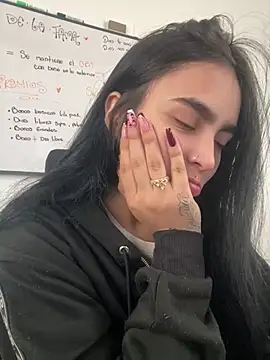 Snapshot of Sara_fernandez- chatting on June 25, 1:49 pm Sara fernandez- online show from June 25, 1:49 pm