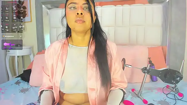 Snapshot of DanniValencia chatting on July 9, 2:16 pm DanniValencia online show from July 9, 2:16 pm