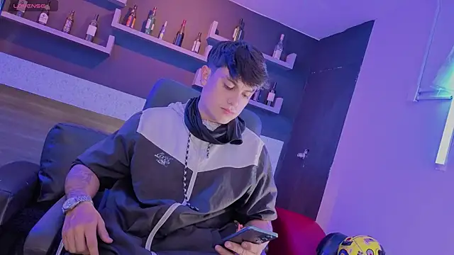 Snapshot of angel_still_ chatting on July 19, 4:10 am angel still online show from July 19, 4:10 am