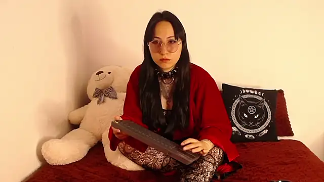 Snapshot of x_lilith_ chatting on June 4, 9:41 pm x lilith online show from June 4, 9:41 pm